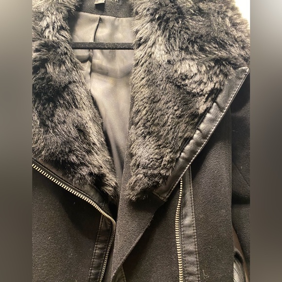 Via Spiga black coat with faux fur collar leather details size 10 - Picture 3 of 14